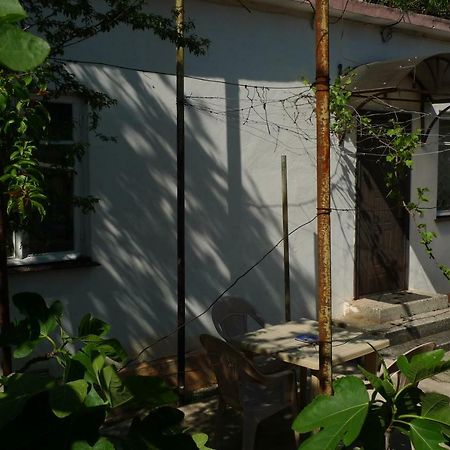 סוקהום Old Town Guesthouse מראה חיצוני תמונה