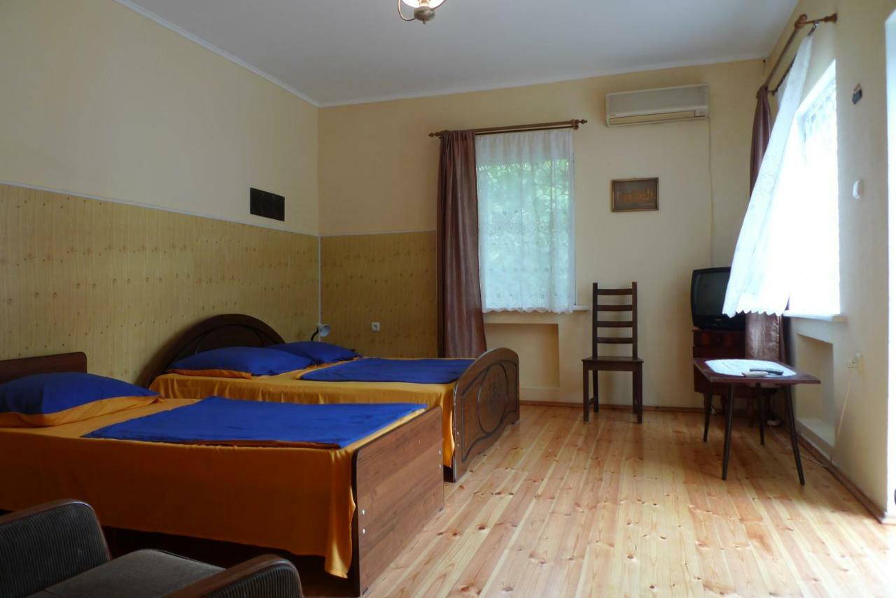 סוקהום Old Town Guesthouse מראה חיצוני תמונה