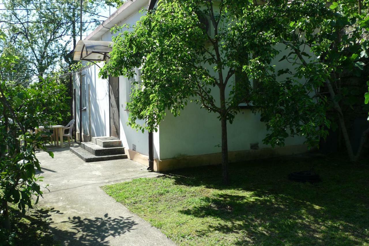 סוקהום Old Town Guesthouse מראה חיצוני תמונה