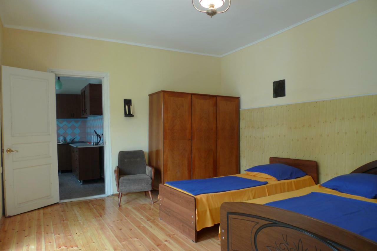 סוקהום Old Town Guesthouse מראה חיצוני תמונה