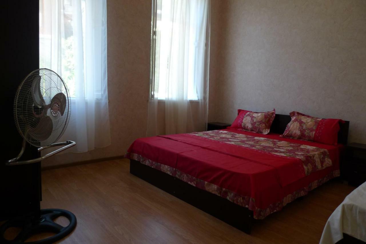 סוקהום Old Town Guesthouse מראה חיצוני תמונה