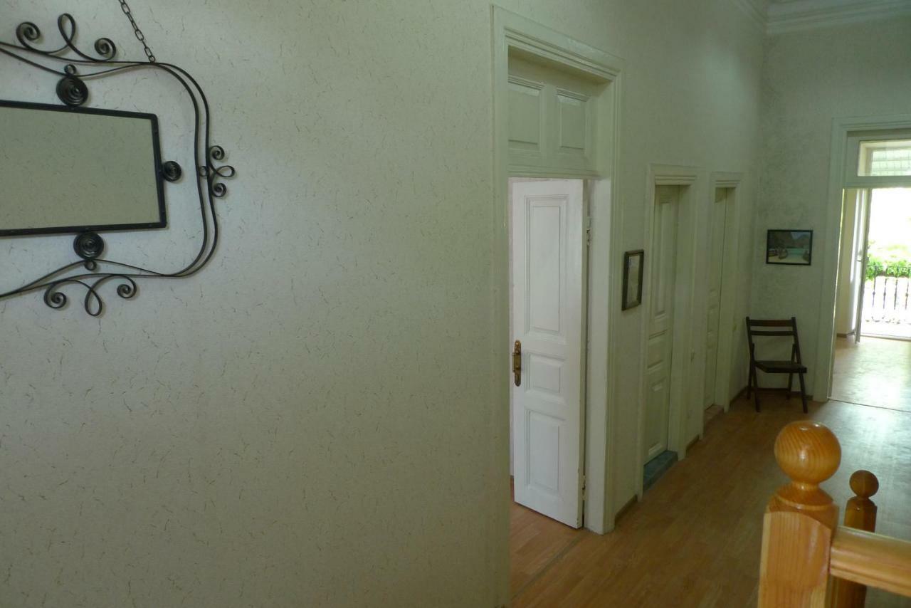 סוקהום Old Town Guesthouse מראה חיצוני תמונה